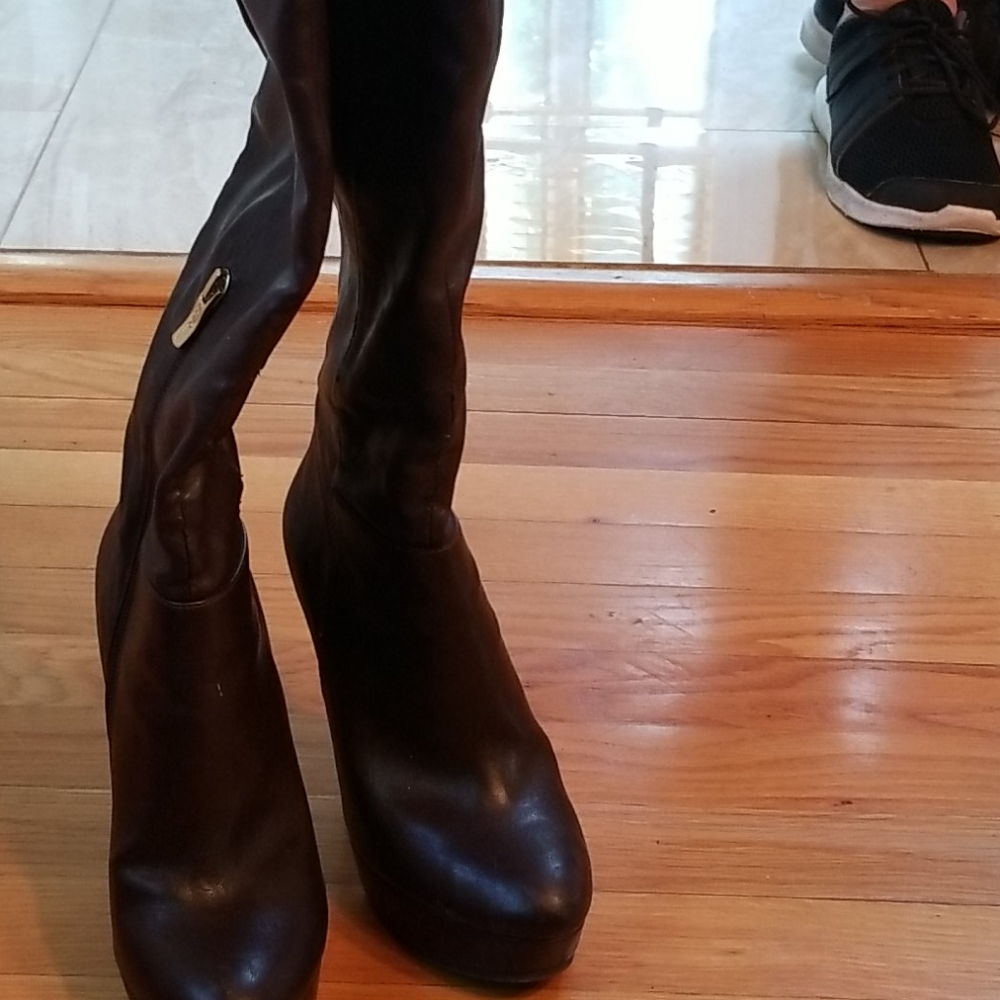 Heels - Picture 3 of 4